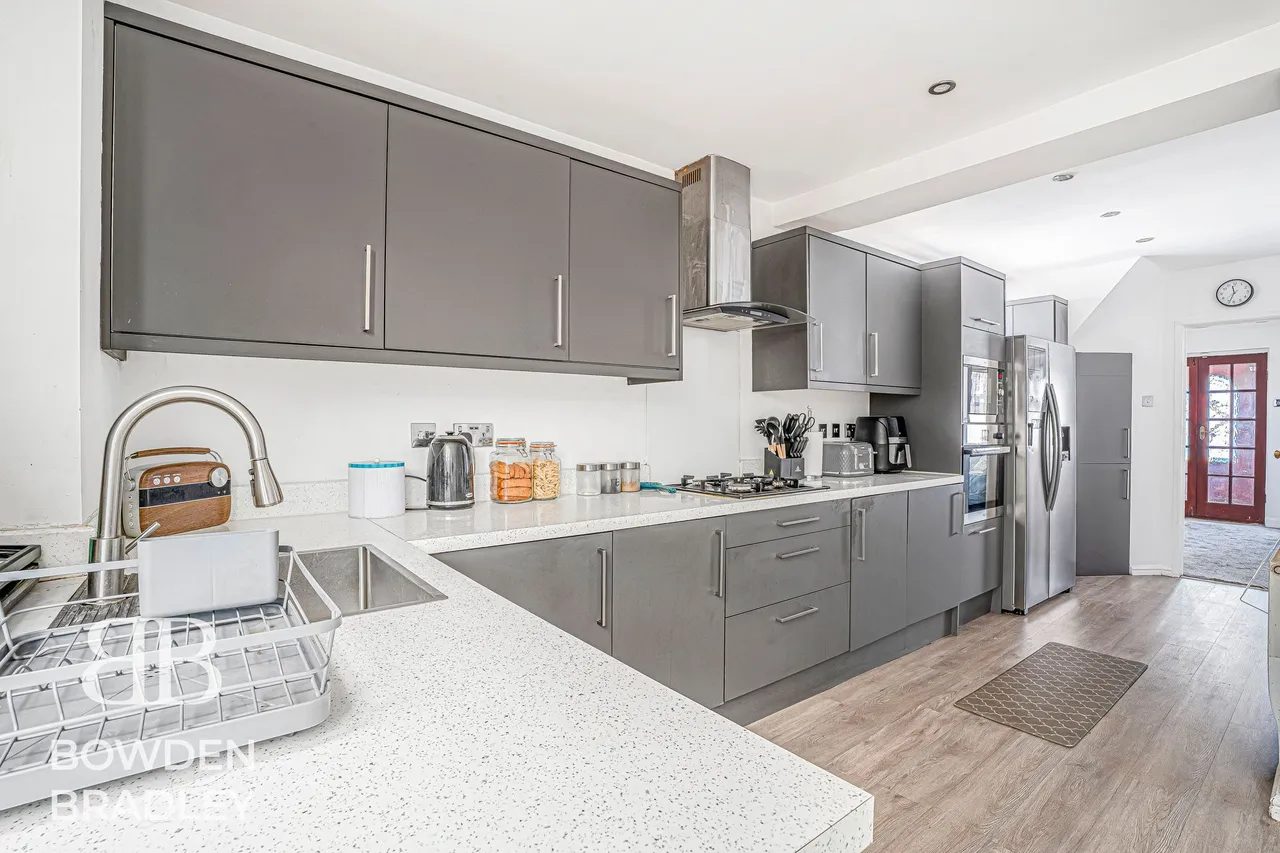 Wensleydale Avenue, Clayhall, IG5, photo 8