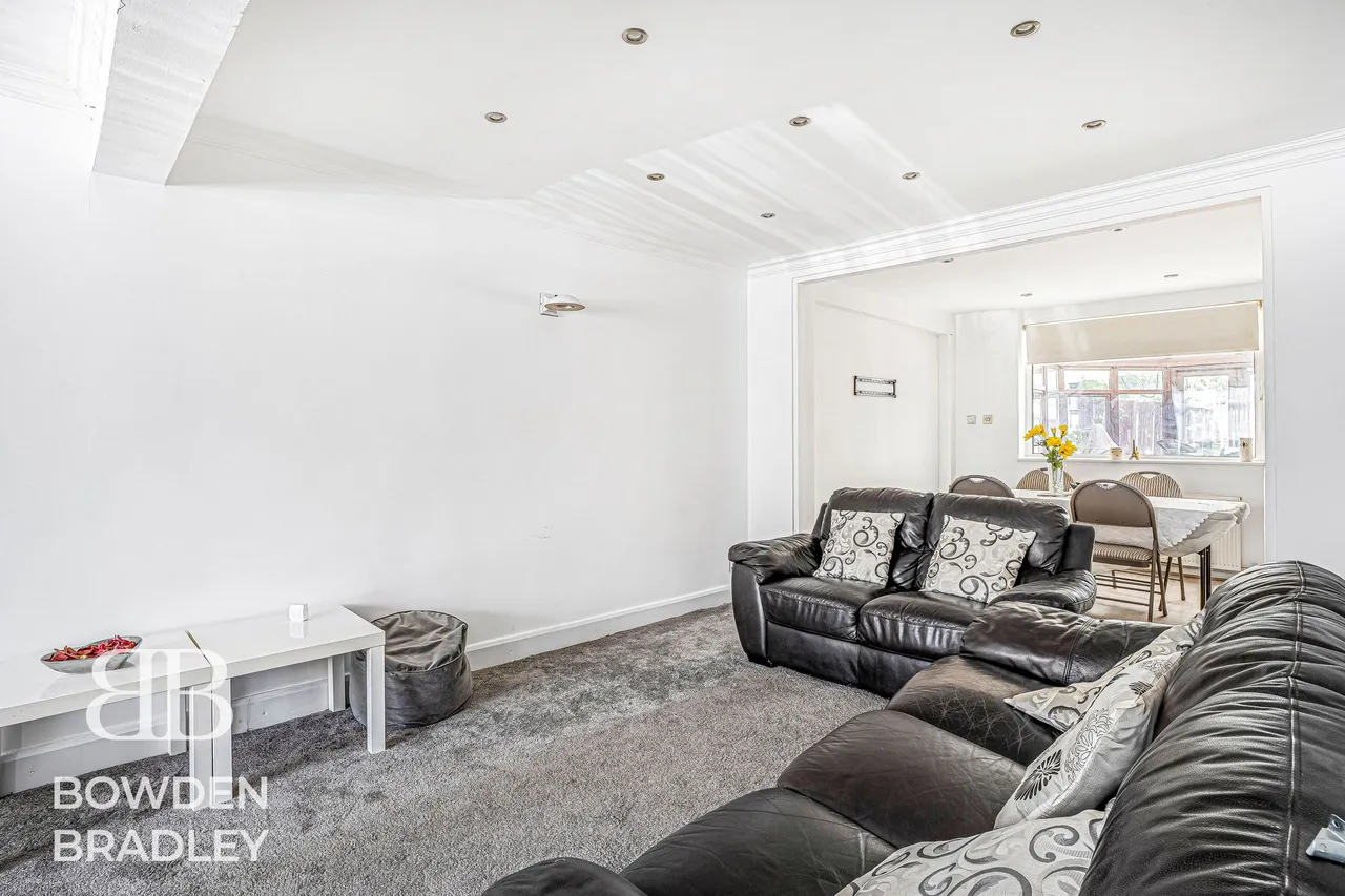 Wensleydale Avenue, Clayhall, IG5, photo 6