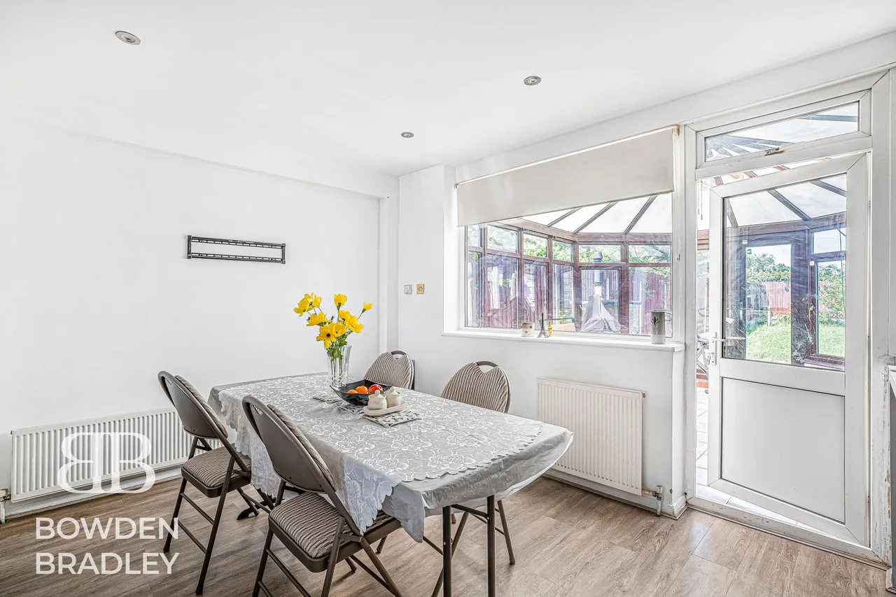 Wensleydale Avenue, Clayhall, IG5, photo 11