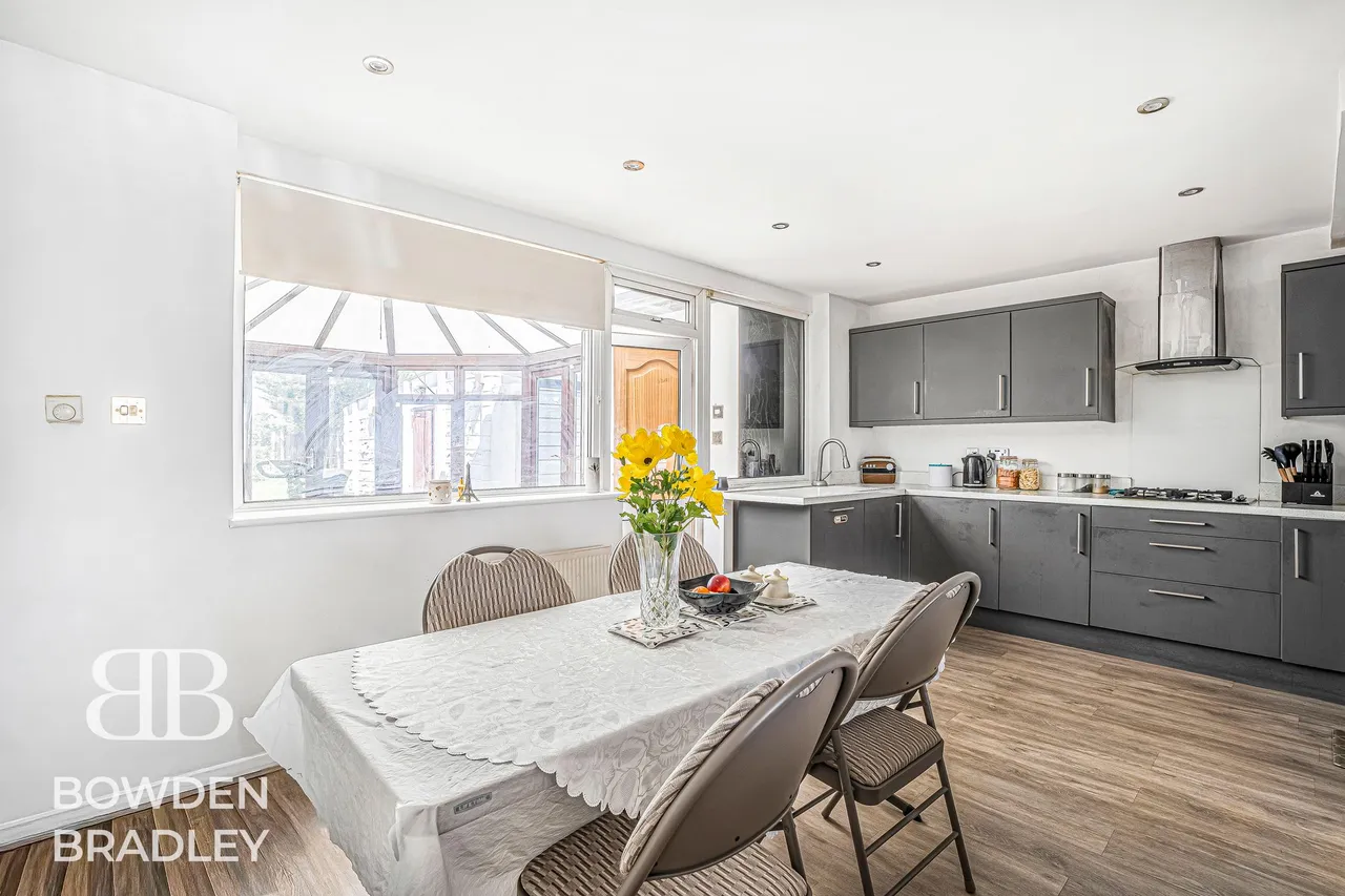 Wensleydale Avenue, Clayhall, IG5, photo 10