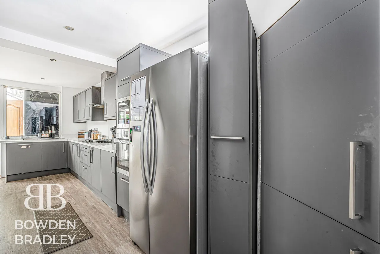 Wensleydale Avenue, Clayhall, IG5, photo 9