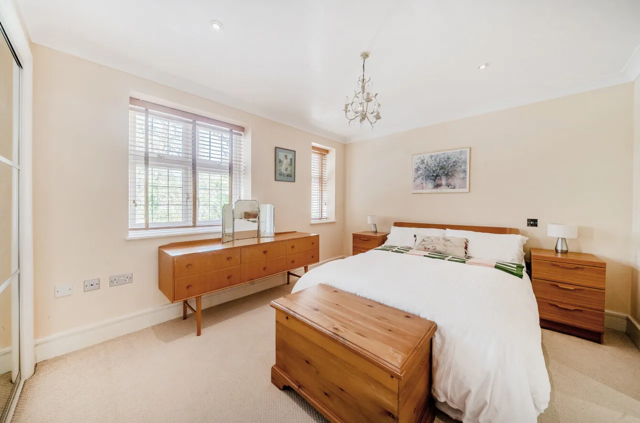 Knightsbridge Road, Camberley, Surrey, GU15 3TS, photo 8