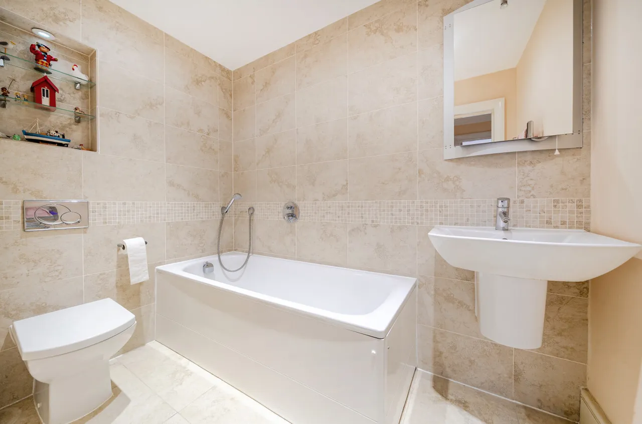 Knightsbridge Road, Camberley, Surrey, GU15 3TS, photo 9