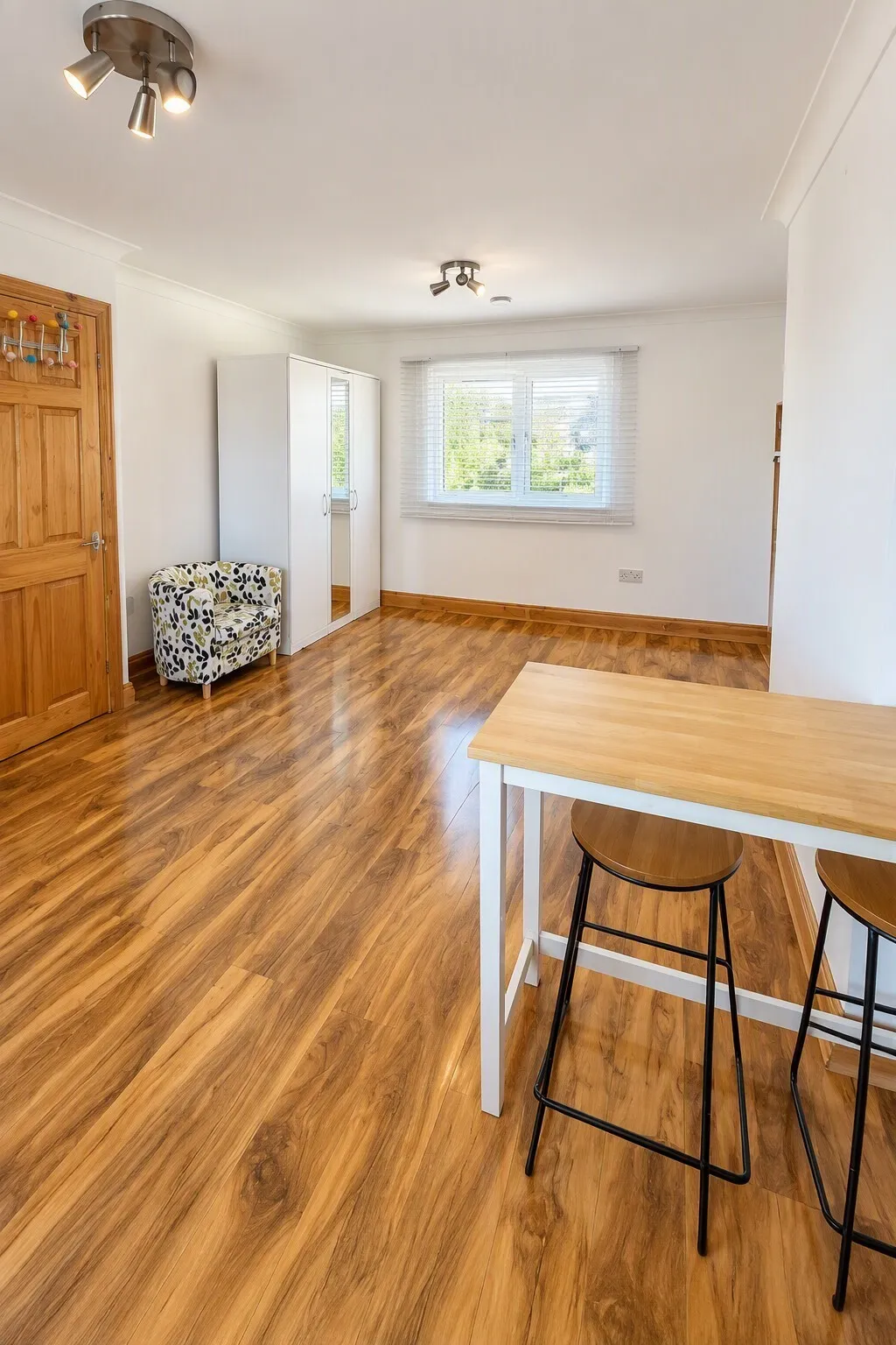 flat to rent, Hoylake Road, London, W3