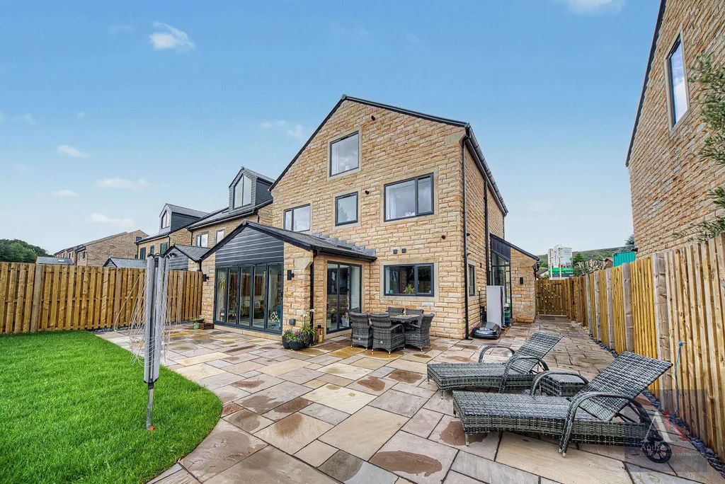 Chestnut Way, Littleborough OL15 8RW, photo 3