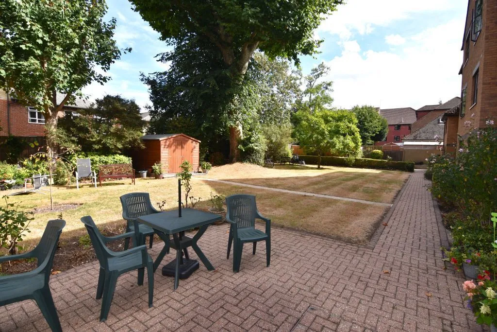 Holmwood Gardens, Wallington, photo 14