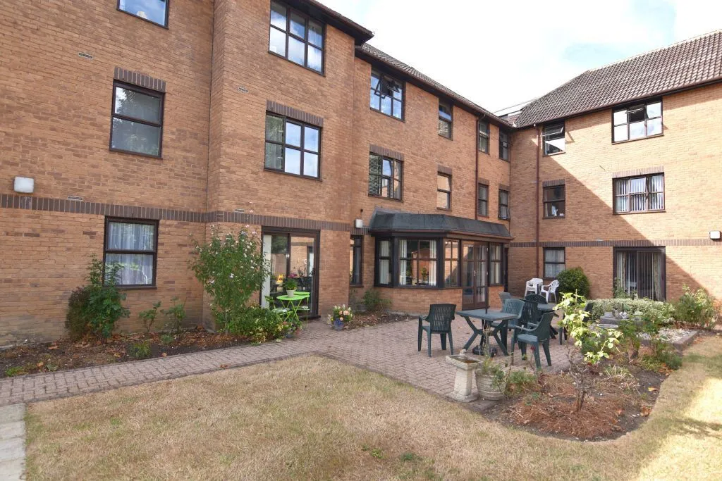 Holmwood Gardens, Wallington, photo 13