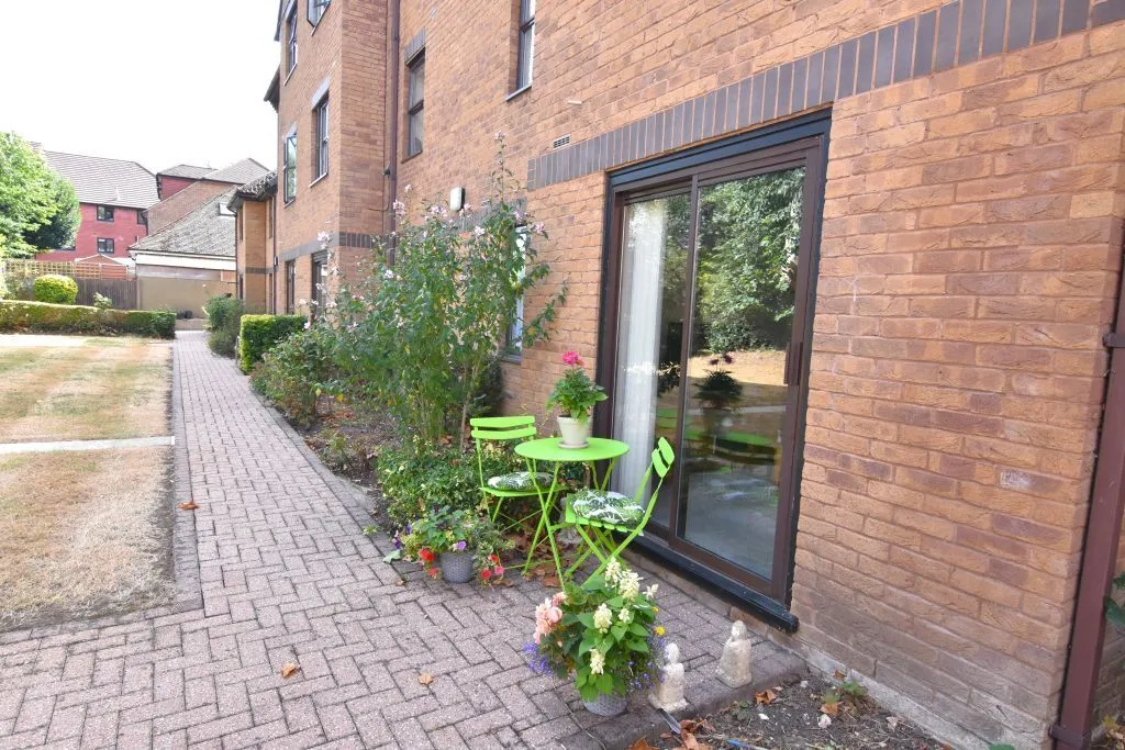 Holmwood Gardens, Wallington, photo 12