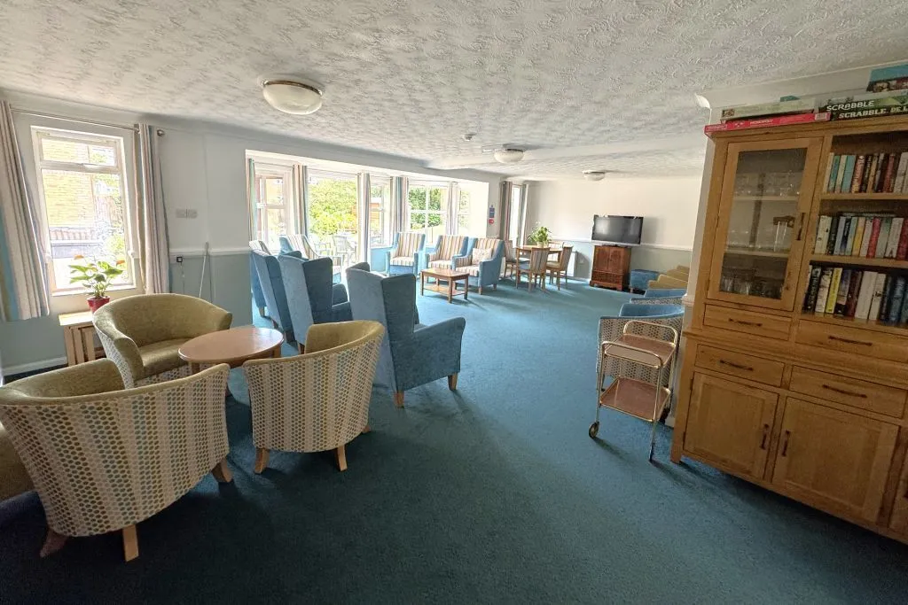 Holmwood Gardens, Wallington, photo 16
