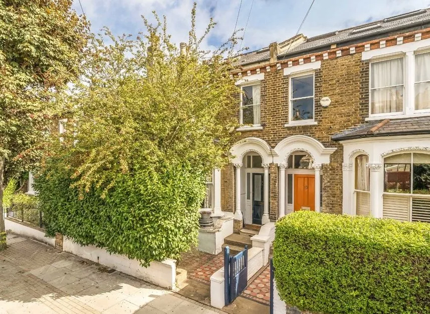 5 bed house to rent, Sugden Road, Battersea, SW11
