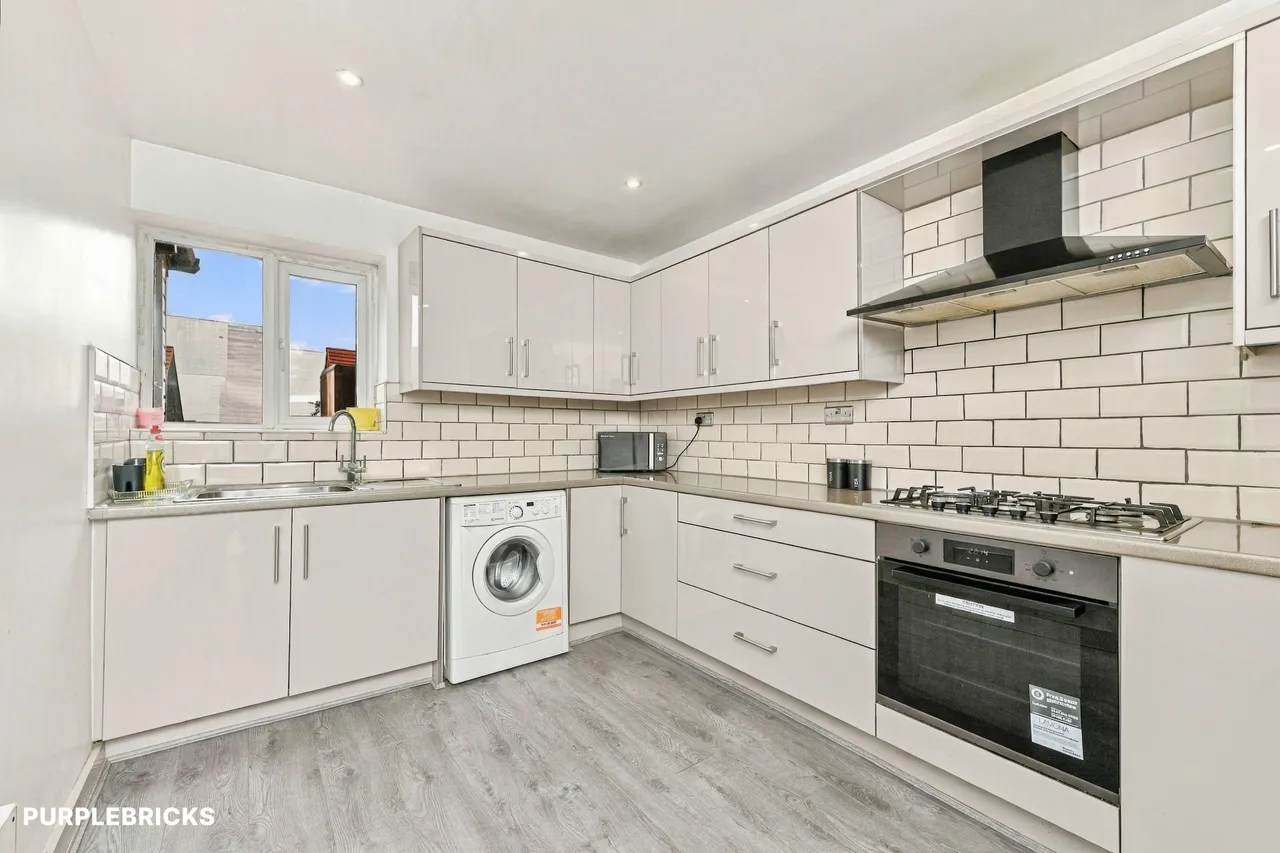 School Grove, Dewsbury, WF13, photo 4