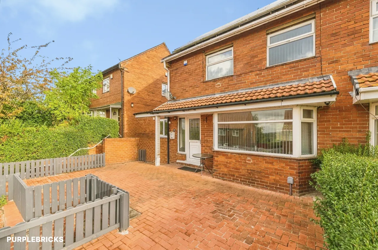 School Grove, Dewsbury, WF13, photo 2