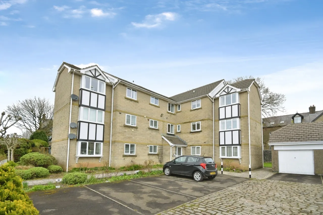 2 bed flat for sale — Silverlands Park, Buxton, Derbyshire, SK17