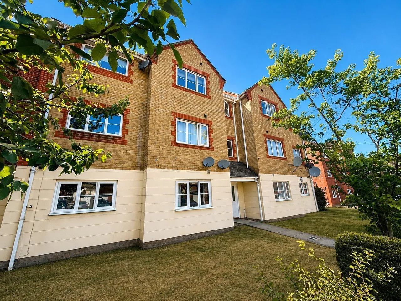 Lennox Close, GRAYS, Essex, RM16, photo 8