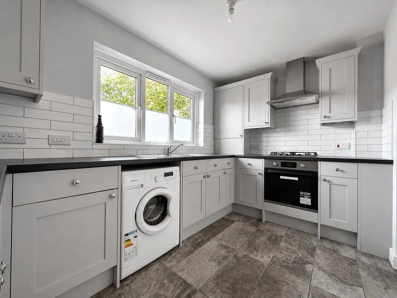 Lennox Close, GRAYS, Essex, RM16, photo 2