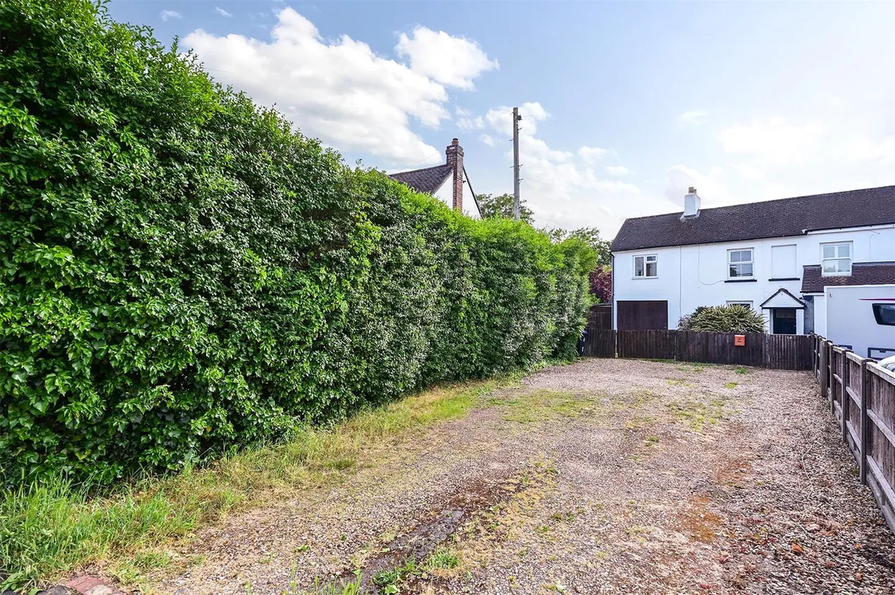 3 bed house for sale — Mytchett Road, Mytchett, Camberley, Surrey, GU16 6EZ