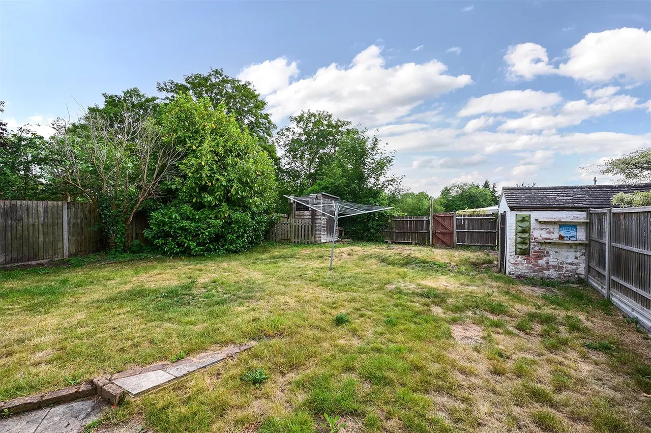 Mytchett Road, Mytchett, Camberley, Surrey, GU16 6EZ, photo 6