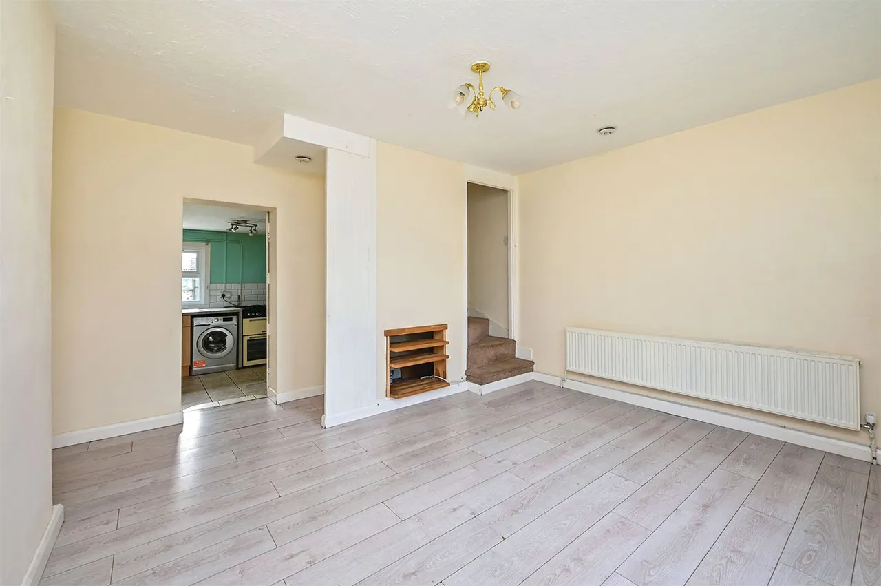 Mytchett Road, Mytchett, Camberley, Surrey, GU16 6EZ, photo 4