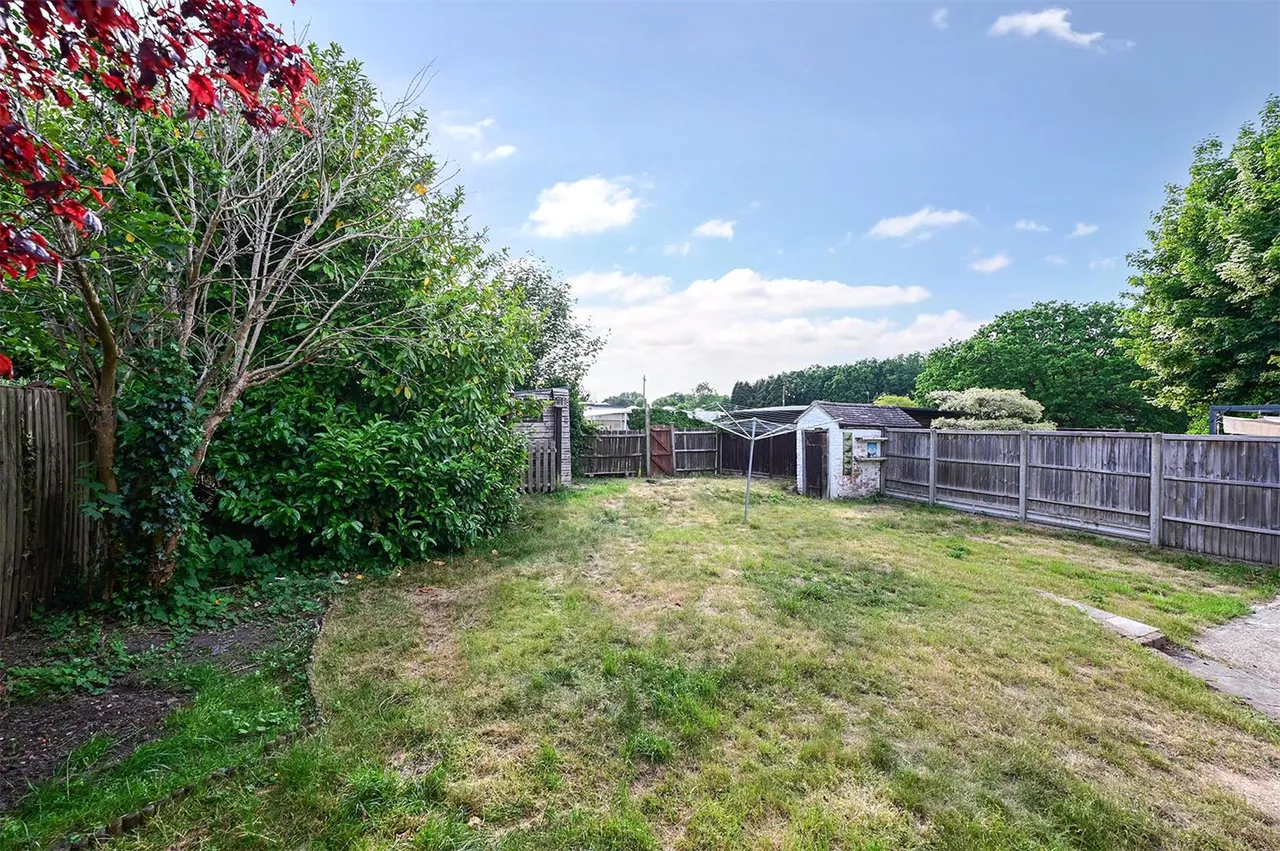 Mytchett Road, Mytchett, Camberley, Surrey, GU16 6EZ, photo 12
