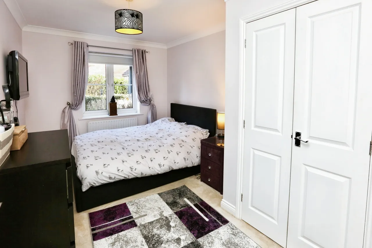 Laura Close, Compton, SO21, photo 12