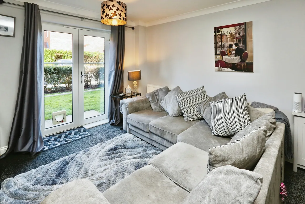 Laura Close, Compton, SO21, photo 2
