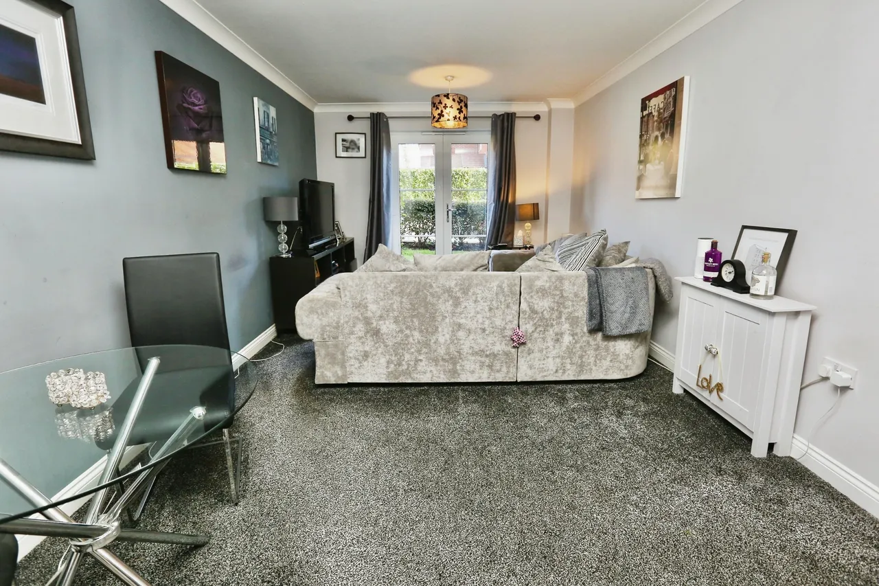 Laura Close, Compton, SO21, photo 11