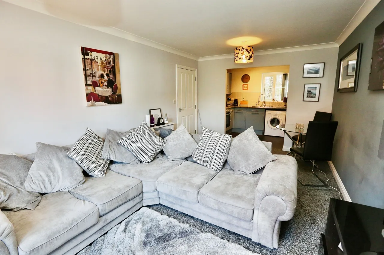 Laura Close, Compton, SO21, photo 17