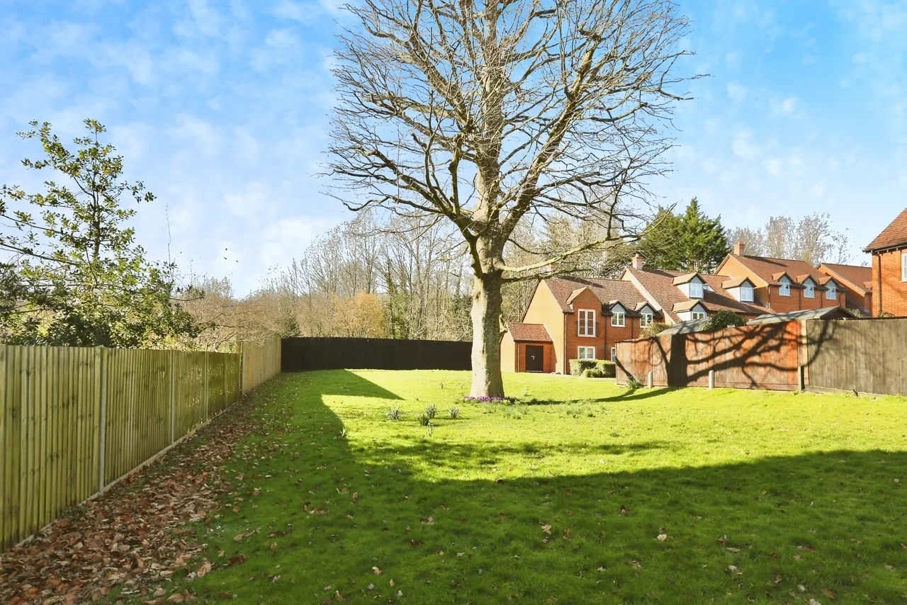 2 bed flat for sale, Laura Close, Compton, SO21