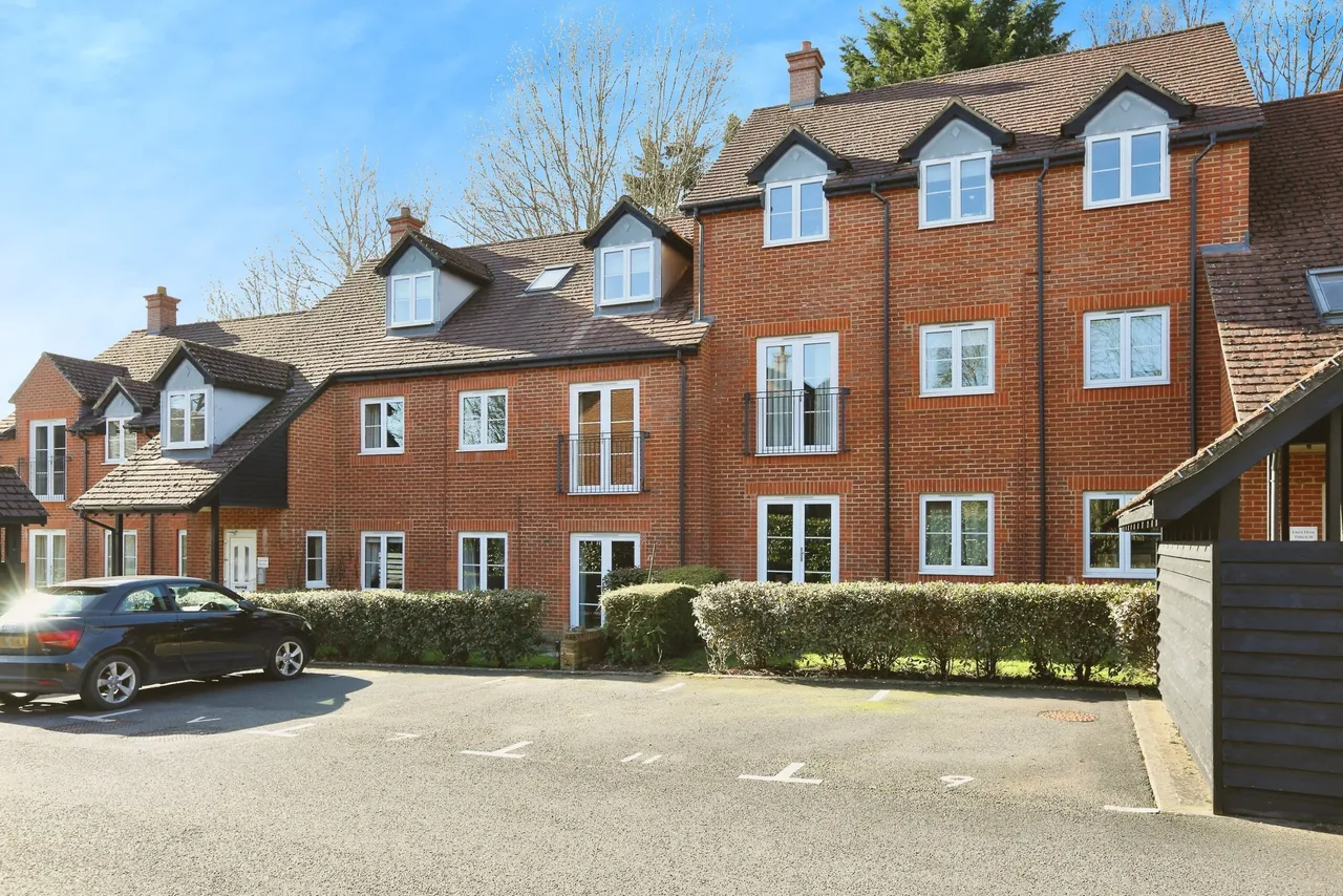 Laura Close, Compton, SO21, photo 6