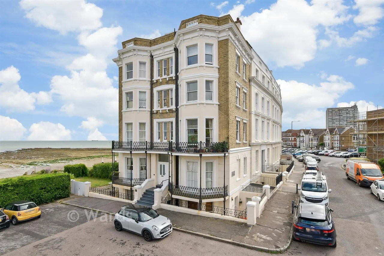 1 bed flat for sale, Royal Crescent, Margate, CT9