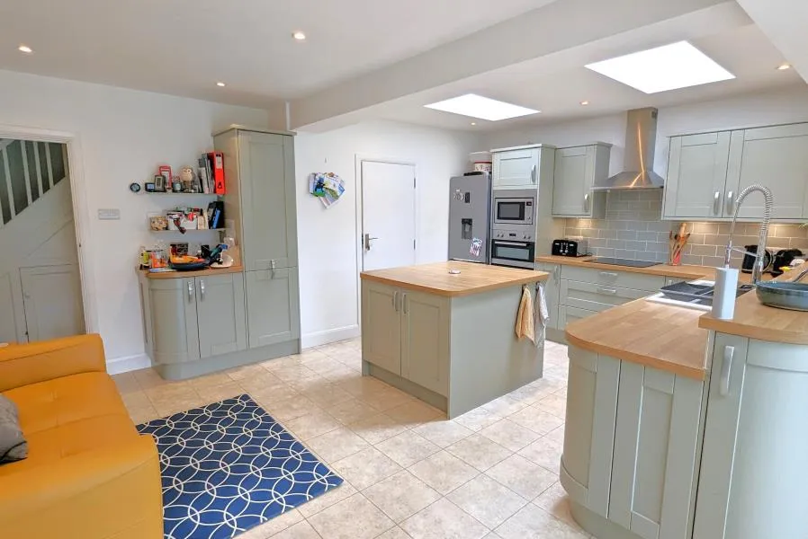 Hollies Avenue, West Byfleet, KT14, photo 6