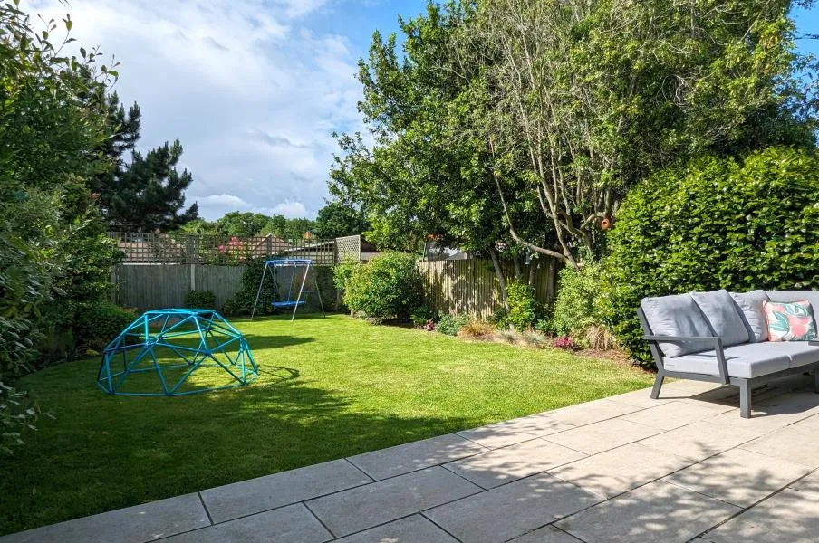 Hollies Avenue, West Byfleet, KT14, photo 10