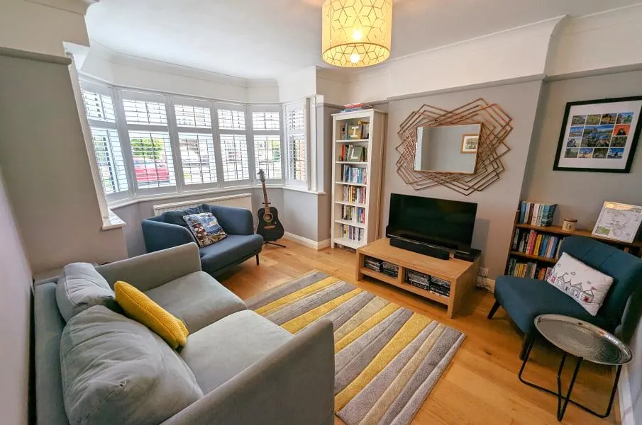 Hollies Avenue, West Byfleet, KT14, photo 3