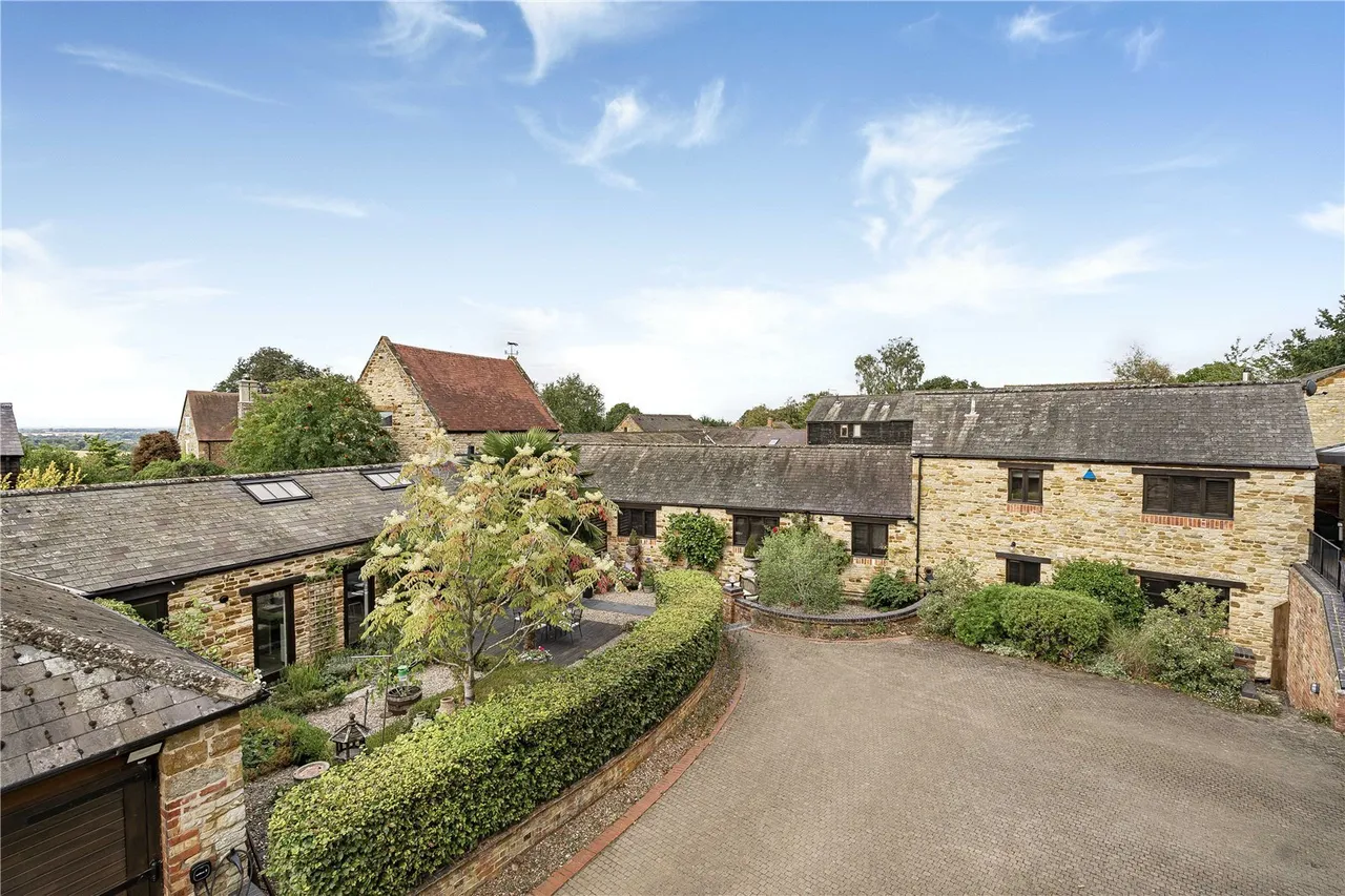 4 bed property for sale, Main Street, Church Stowe, NN7