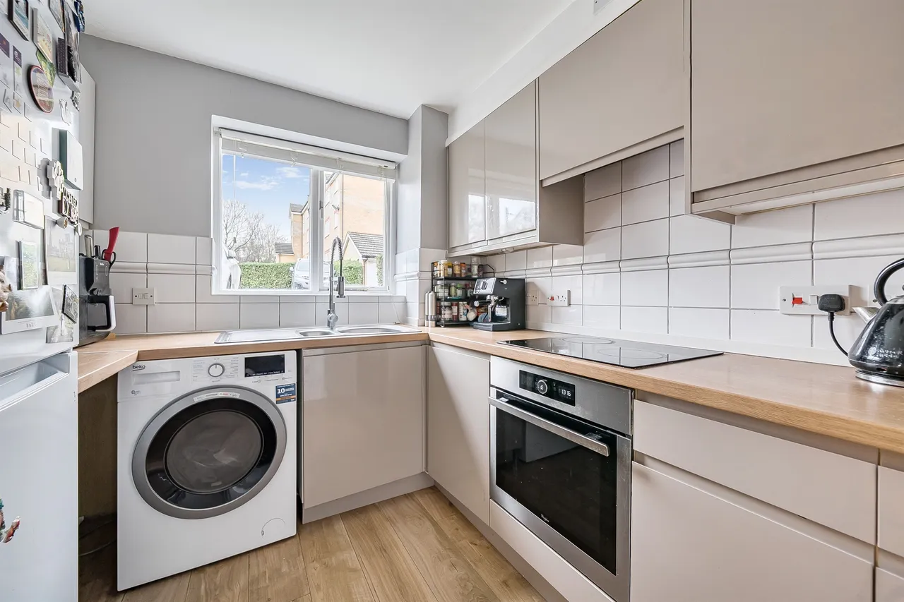 Kirkland Drive, Enfield, photo 6