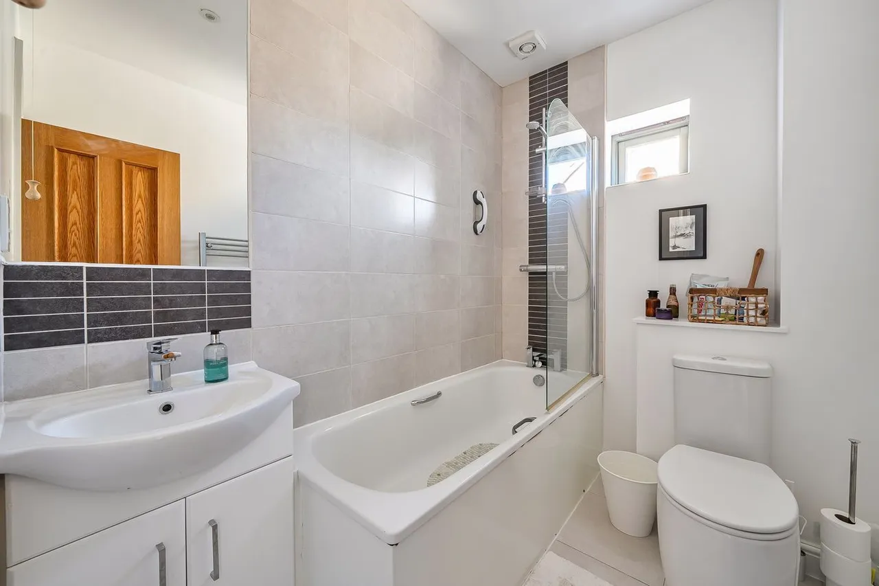 South Parade, Frome, BA11, photo 20