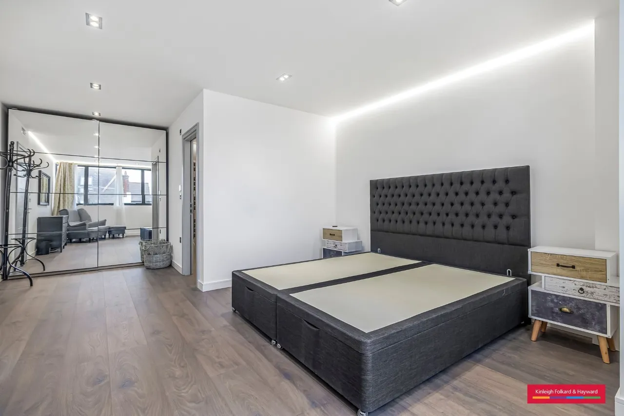 The Ridgeway, London, NW11, photo 12