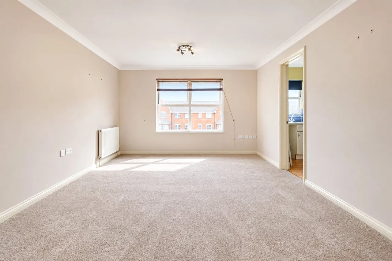 Cobham Close, Enfield, EN1, photo 3