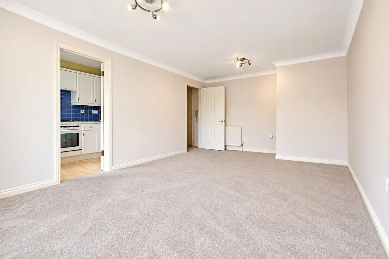 Cobham Close, Enfield, EN1, photo 2