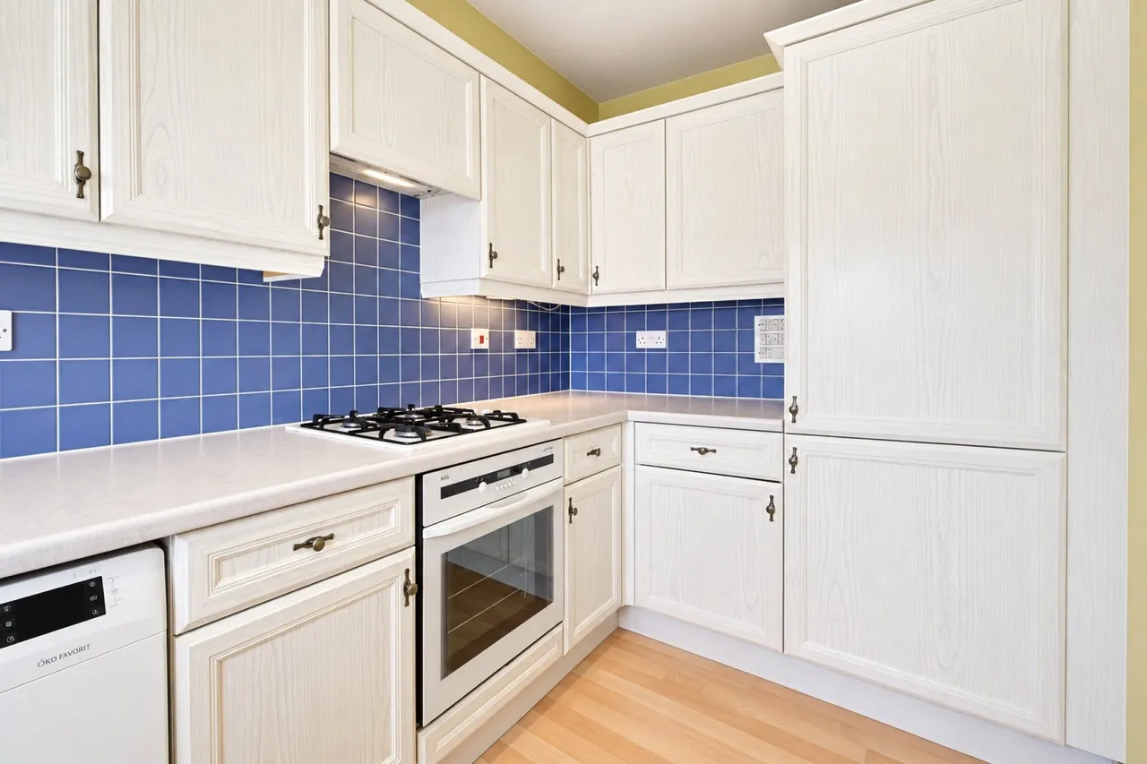 Cobham Close, Enfield, EN1, photo 4