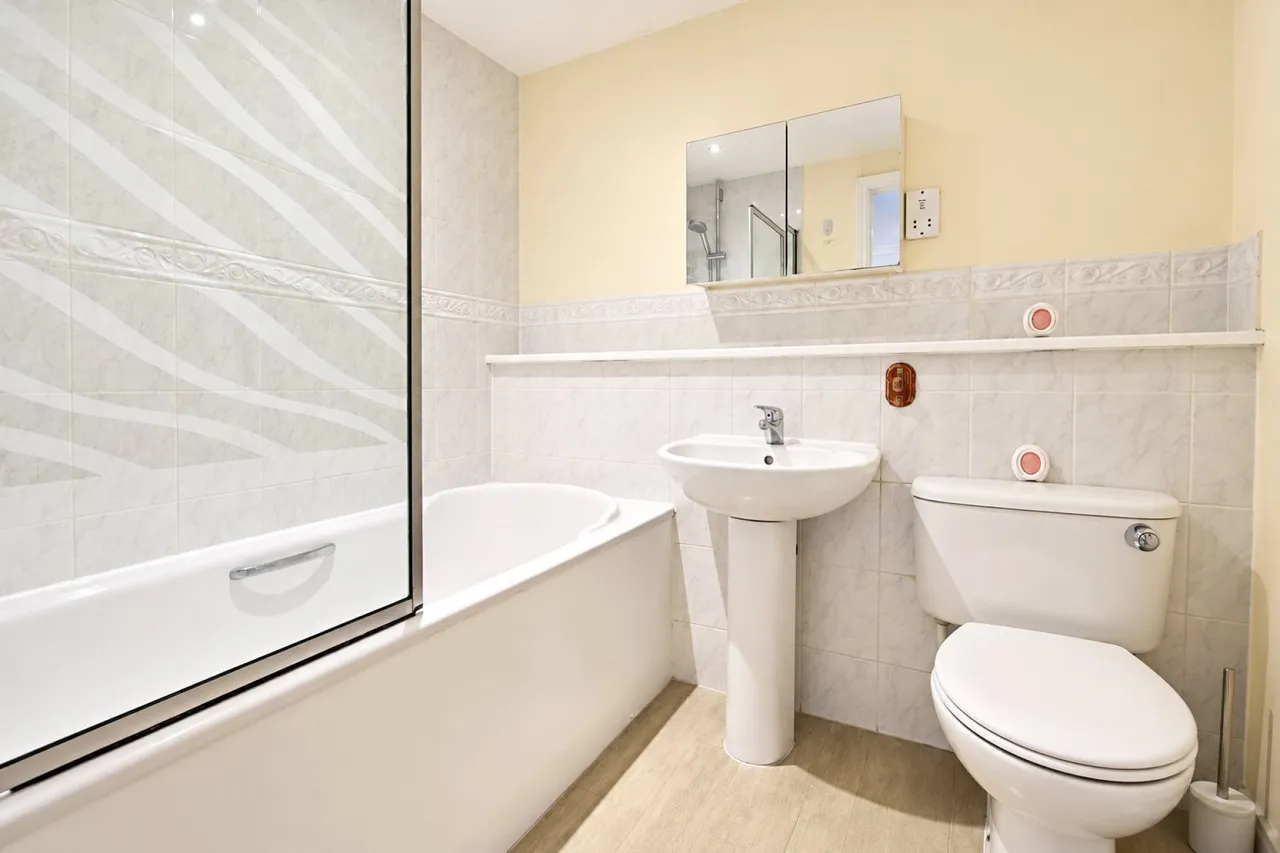 Cobham Close, Enfield, EN1, photo 7