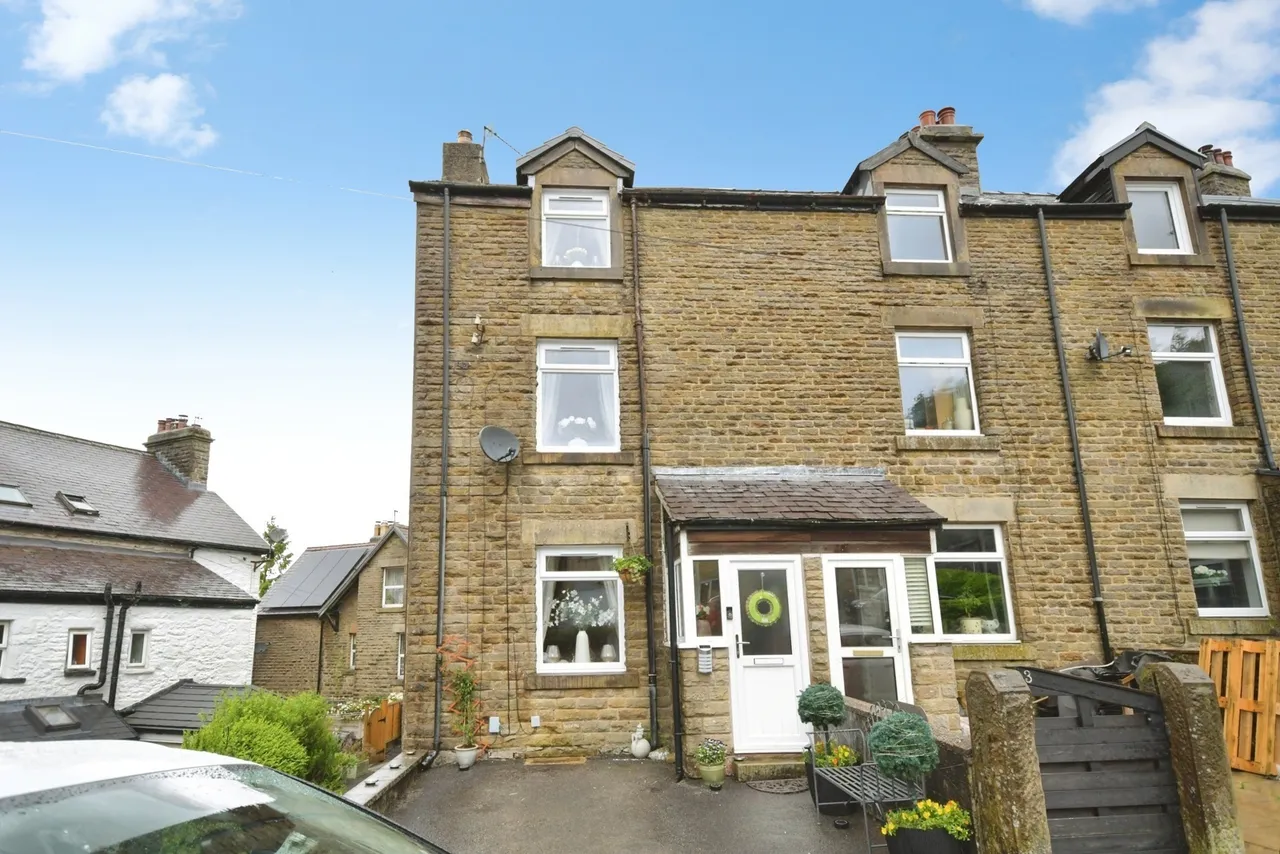 3 bed house for sale — Holmfield, Buxton, Derbyshire, SK17