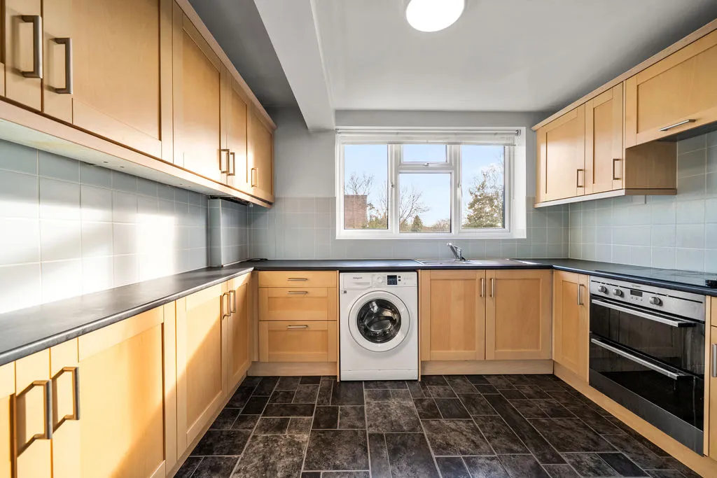Oatlands Drive, Weybridge KT13 9JH, photo 5