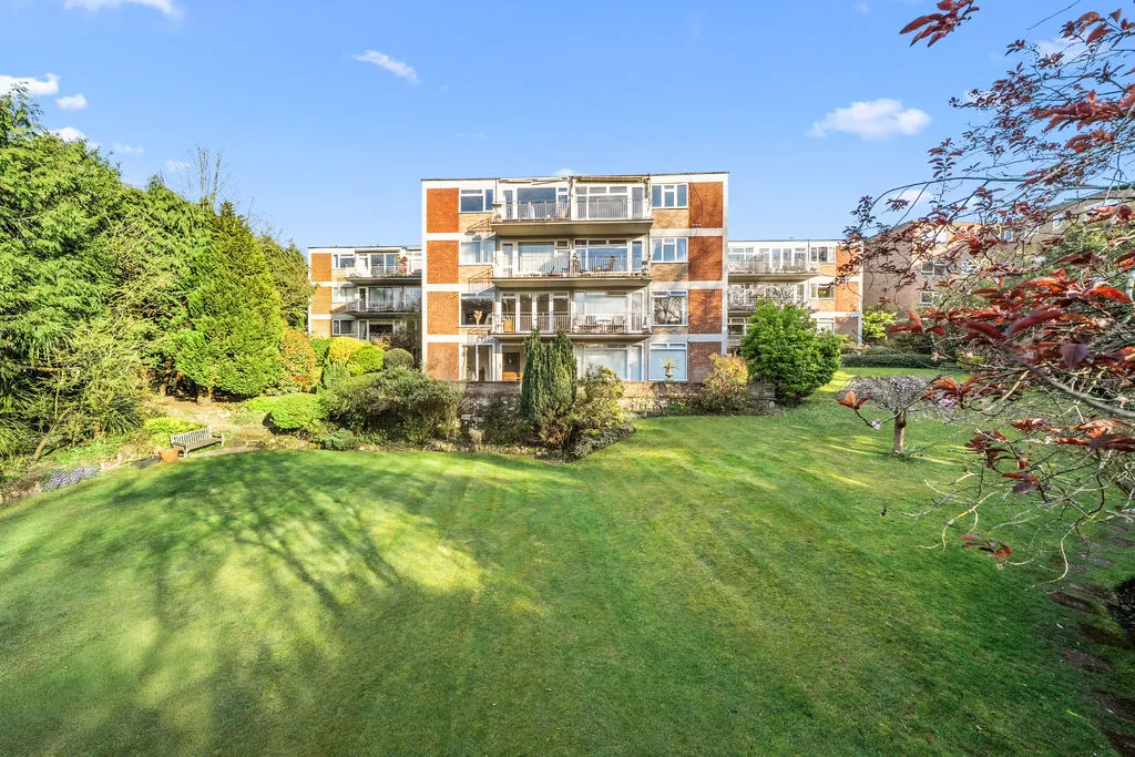 Oatlands Drive, Weybridge KT13 9JH, photo 13