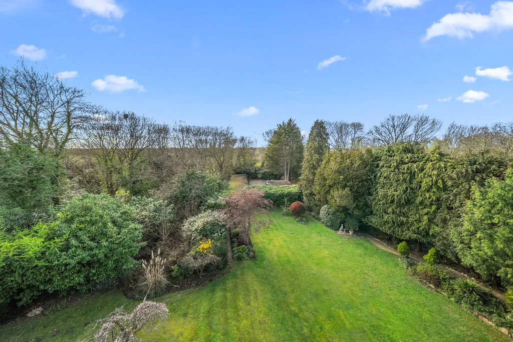 Oatlands Drive, Weybridge KT13 9JH, photo 14