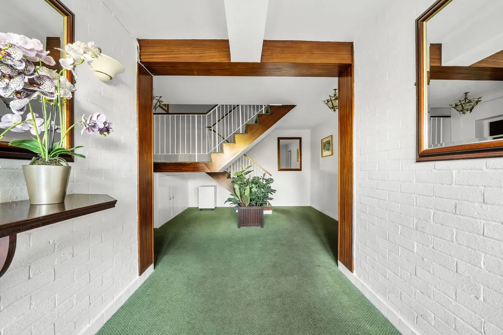 Oatlands Drive, Weybridge KT13 9JH, photo 9