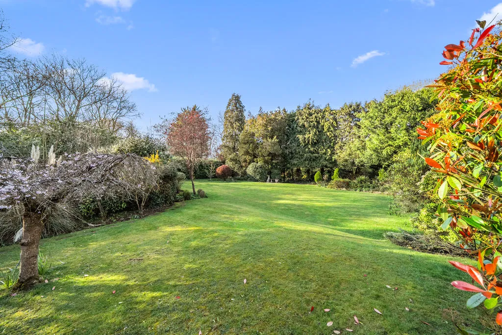 Oatlands Drive, Weybridge KT13 9JH, photo 15