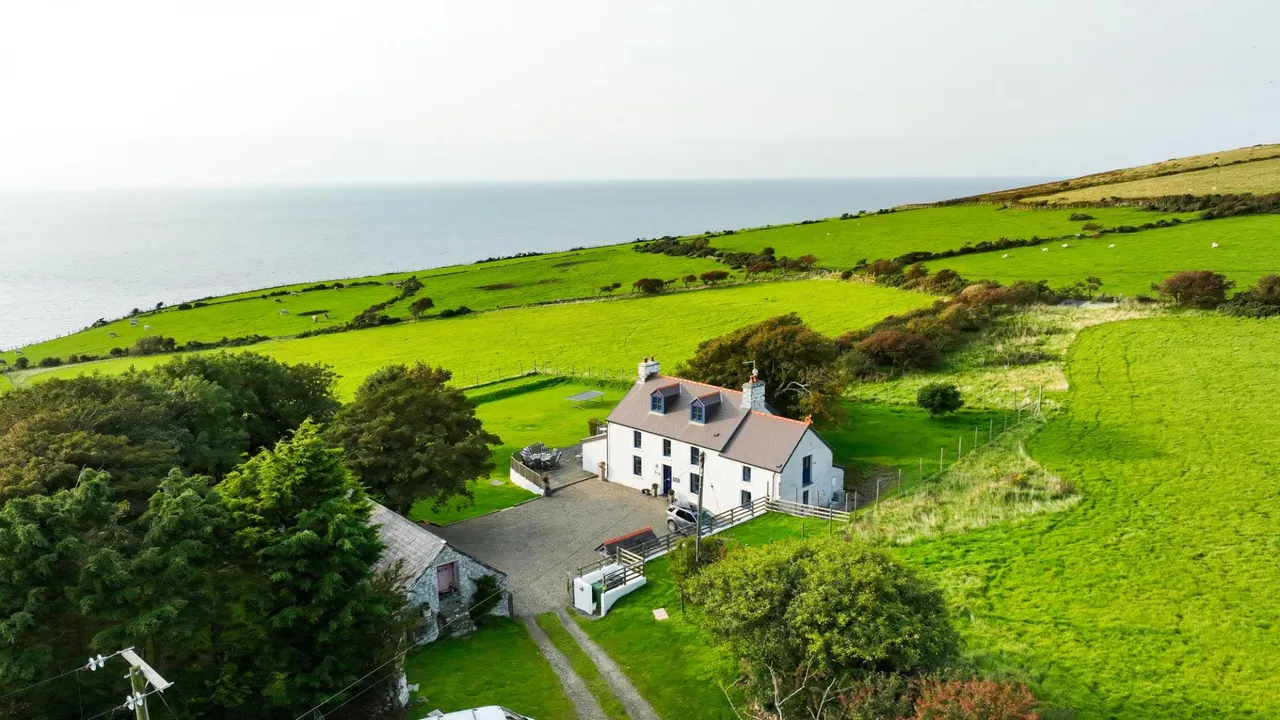 5 bed house for sale, Erwan Fach, Llangrannog, SA44