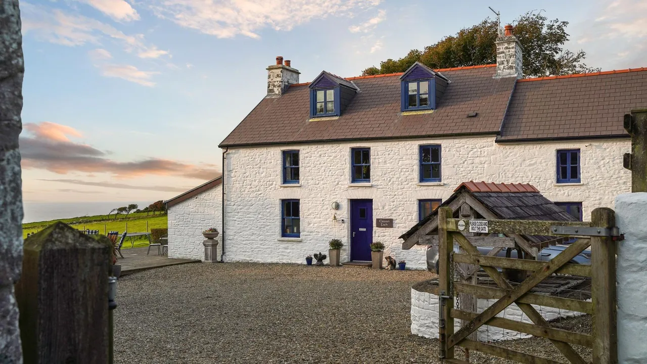 Erwan Fach, Llangrannog, SA44, photo 47