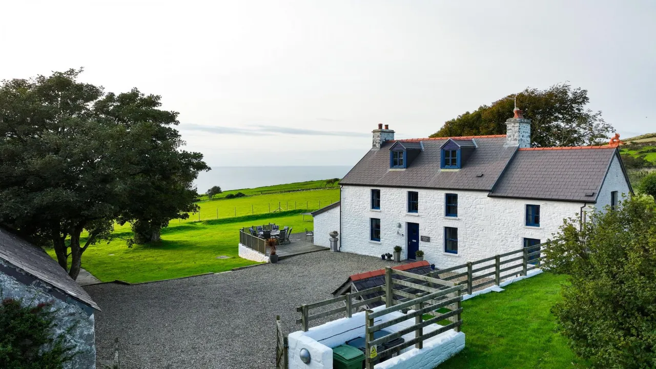 Erwan Fach, Llangrannog, SA44, photo 2
